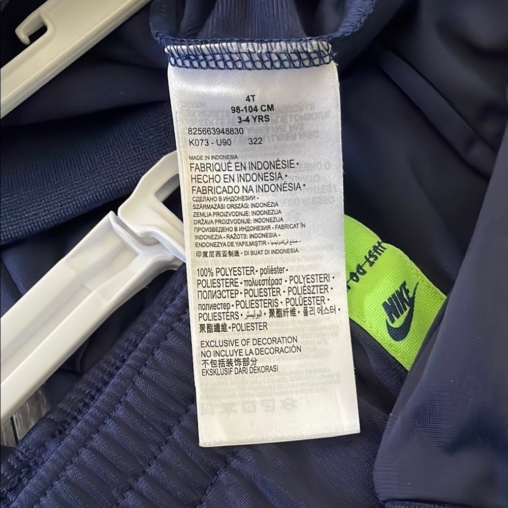 NWOT Nike Boys Dark Blue Tracksuit with Bright Green Details,Jogging Set.Size 4T - Picture 5 of 7